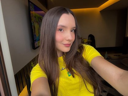 Bruna de amarelo